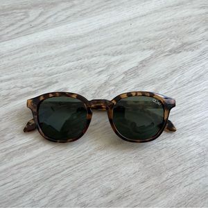 QUAY AUSTRALIA 
WALK ON
TORTOISE 
COMES WITH CASE
GREAT CONDITION